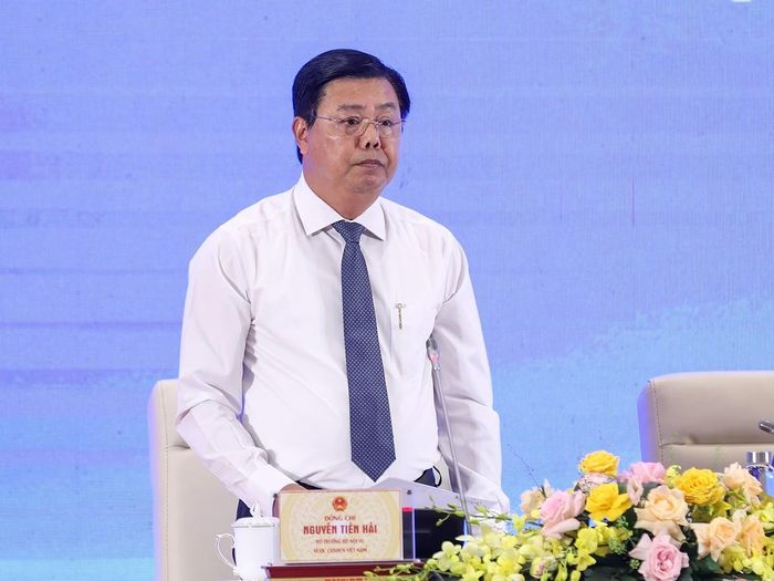 Đại biểu thanh niên Nguyễn Thị Như Quỳnh, kỹ sư tại Vindynamics đặt vấn đề về 1,6 triệu thanh niên chưa có việc làm với Bộ Nội vụ. Ảnh: VGP.