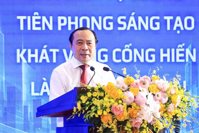 Đại biểu Đặng Thị Lệ Hằng đặt câu hỏi với Bộ trưởng Khoa học và Công nghệ. Ảnh: VGP.
