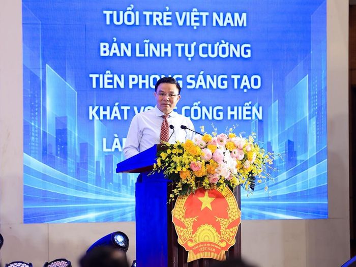 Đại biểu thanh niên Nguyễn Bá Thái đặt câu hỏi với Bộ Công Thương. Ảnh: VGP.