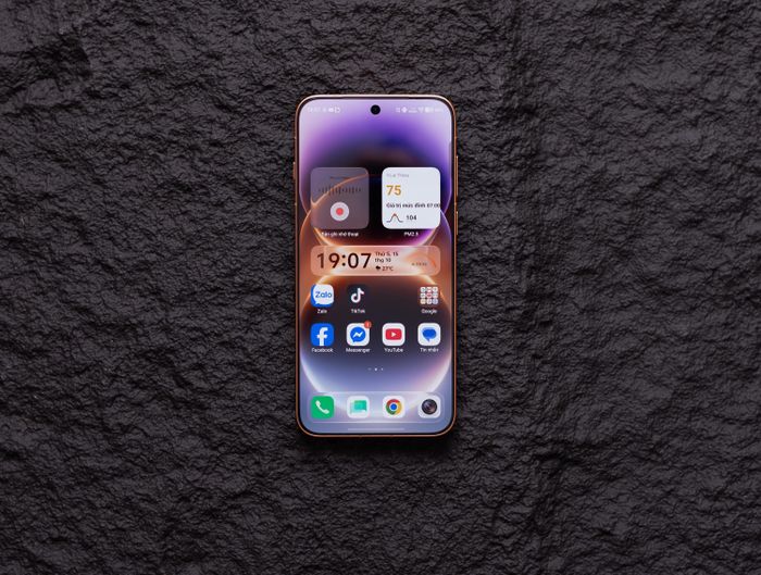 Hãng Trung Quốc đi trước Apple về hàm lượng tính năng AI, khi Táo khuyết còn chậm chân.