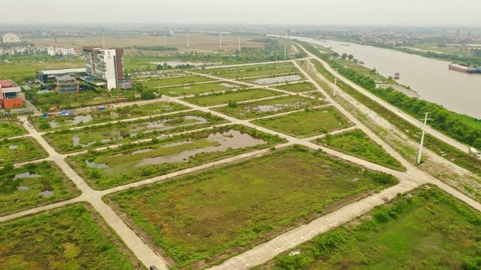 Khu "đất vàng" phía Đông Nhà thi đấu thể dục thể thao tỉnh Ninh Bình được đầu tư cơ sở hạ tầng đến 780 tỉ đồng và đưa ra đấu giá nhiều lần nhưng bất thành