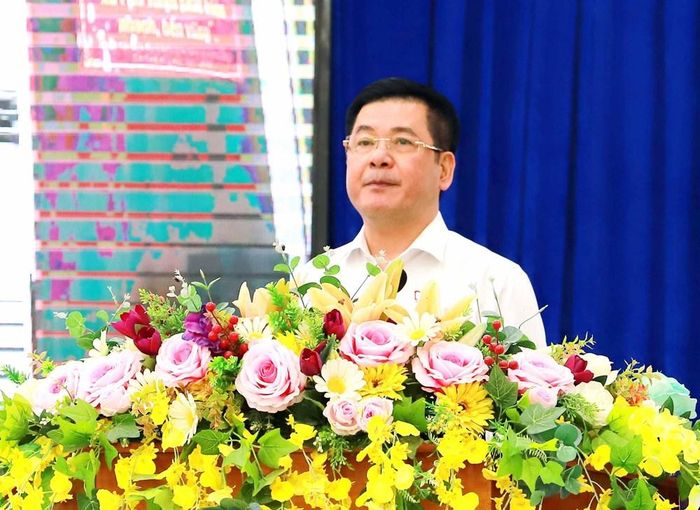 Phó Chủ tịch Quốc hội Nguyễn Hồng Diên phát biểu tại Hội nghị tiếp xúc cử tri