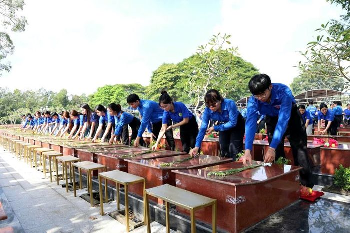 Cần Thơ tổ chức truy điệu và an táng 120 hài cốt liệt sĩ