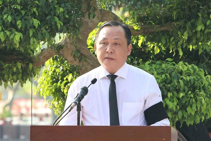 Phó Chủ tịch thường trực UBND TP. Cần Thơ Lê Công Lý, đọc lời điếu tại buổi lễ