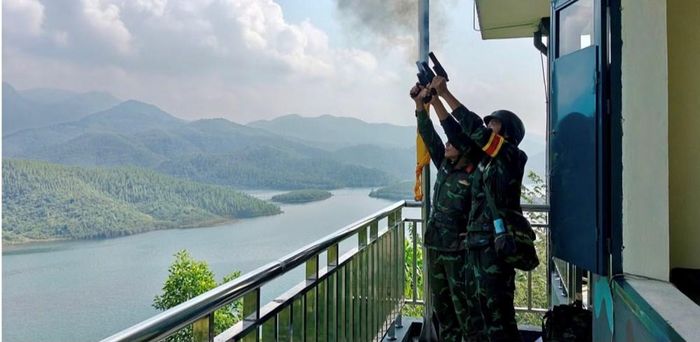 Diễn tập bắn đạn thật tại Quảng Ninh