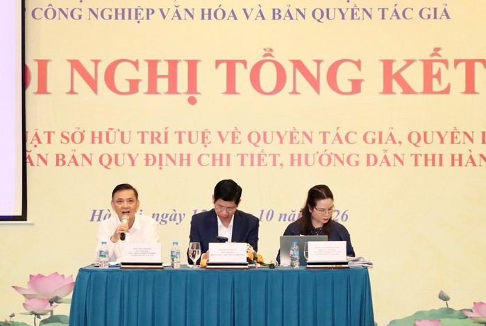 Cục trưởng Cục Công nghiệp văn hóa và Bản quyền tác giả Trần Hoàng điều hành nội dung thảo luận tại Hội nghị