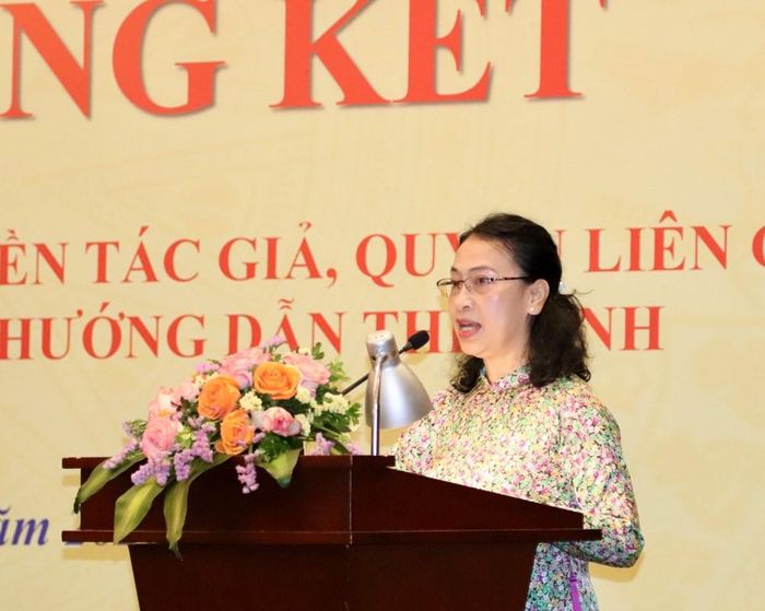 Bà Nguyễn Thị Hội An, Phó Giám đốc Sở VHTTDL TP. Đà Nẵng trình bày tham luận