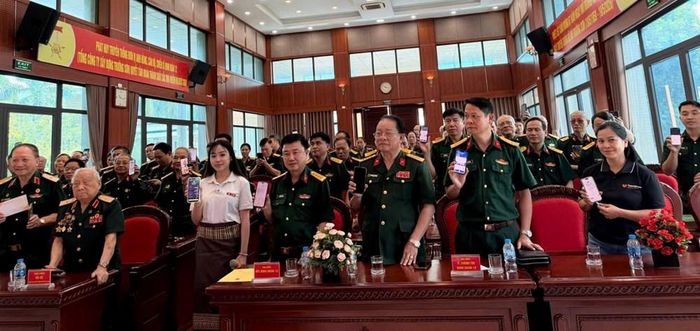Các đại biểu ủng hộ chiến dịch qua tài khoản thiện nguyện 1959