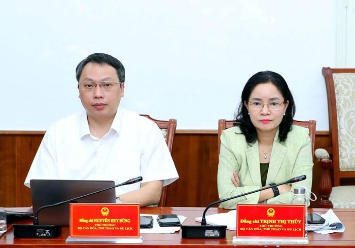 Ủy viên dự khuyết Ban Chấp hành Trung ương Đảng, Thứ trưởng Nguyễn Huy Dũng và Thứ trưởng Trịnh Thị Thủy tại Hội nghị