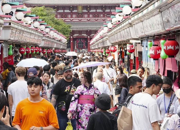 Khách du lịch tại Tokyo, Nhật Bản. Ảnh: Kyodo/TTXVN