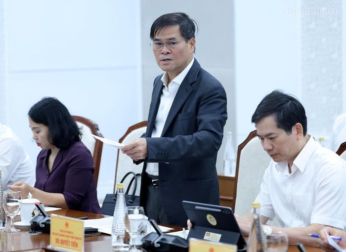 Chủ tịch UBND TP. Quảng Ninh Bùi Văn Khắng báo cáo tại cuộc làm việc - Ảnh: chinhphu.vn/Đức Tuân