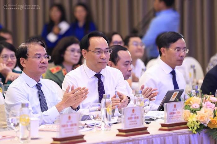 Lãnh đạo các bộ, ngành tham dự cuộc đối thoại - Ảnh: chinhphu.vn/Nhật Bắc