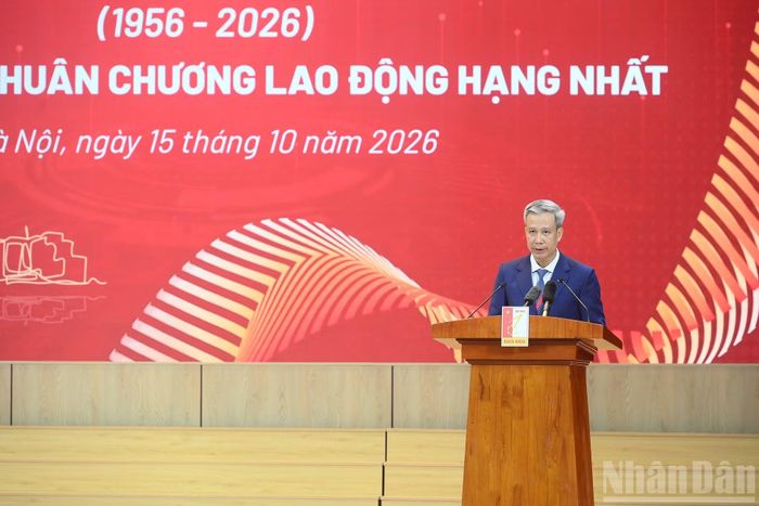 Giáo sư, Tiến sĩ Lê Anh Tuấn, Giám đốc Đại học Bách khoa Hà Nội trình bày diễn văn tại lễ kỷ niệm.