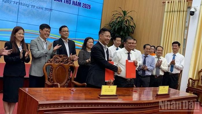 Sở Văn hóa, Thể thao và Du lịch Cần Thơ ký kết hợp tác tài trợ với đối tác. (Ảnh: THANH TÂM)