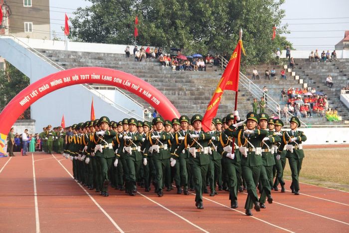 Phần diễu hành của khối Sĩ quan Bộ đội Biên phòng tại Đại hội. (Ảnh: HOÀNG TÍNH)