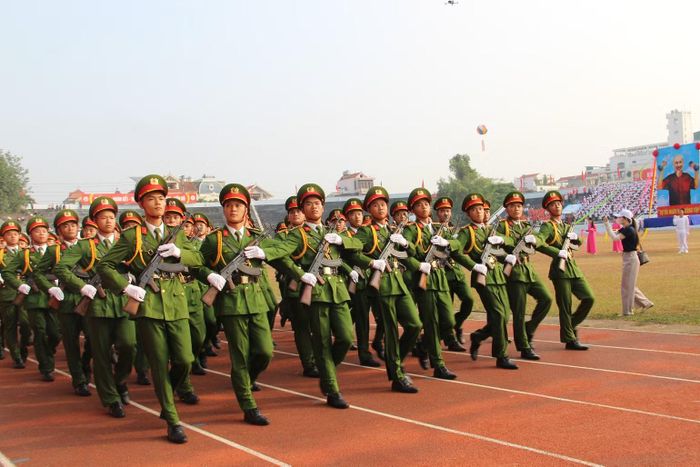 Phần diễu hành của khối sĩ quan Công an nhân dân tại Đại hội. (Ảnh: HOÀNG TÍNH)