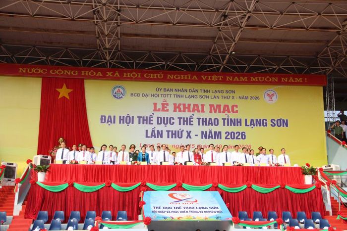 Các đồng chí lãnh đạo tỉnh Lạng Sơn dự Đại hội. (Ảnh: HOÀNG TÍNH)