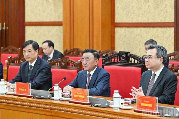 Thường trực Ban Bí thư Trần Cẩm Tú phát biểu tại hội đàm.