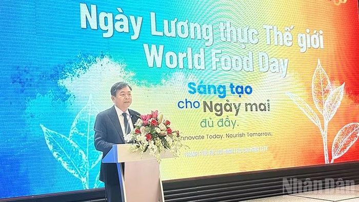Thứ trưởng Nông nghiệp và Môi trường Nguyễn Hoàng Hiệp phát biểu tại hội nghị. (Ảnh: HOÀNG LIÊM)