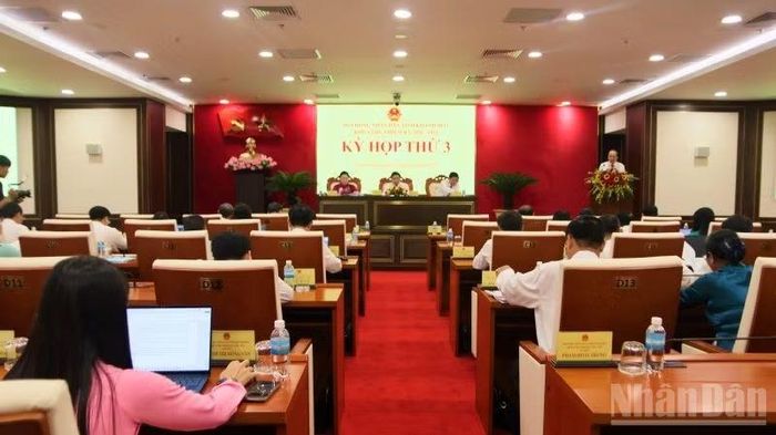 Toàn cảnh kỳ họp Hội đồng nhân dân tỉnh Khánh Hòa. (Ảnh: VŨ TÂN)
