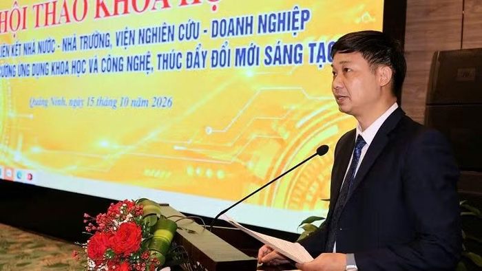 Phó Chủ tịch Ủy ban nhân dân thành phố Quảng Ninh Nguyễn Văn Công phát biểu tại hội thảo. (Ảnh: QUANG THỌ)