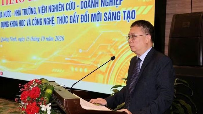 Giáo sư, Viện sĩ Châu Văn Minh, Chủ tịch Liên hiệp các Hội Khoa học và Kỹ thuật Việt Nam phát biểu khai mạc hội thảo. (Ảnh: QUANG THỌ)