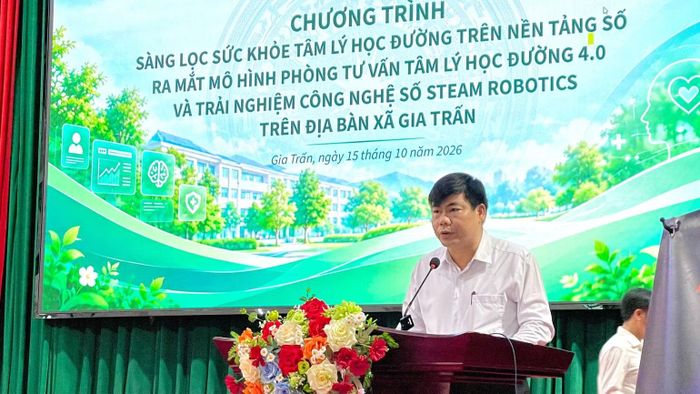 Đồng chí Đinh Văn Phụng, Chủ tịch Ủy ban nhân dân xã Gia Trấn phát biểu tại chương trình. (Ảnh: YẾN TRINH)