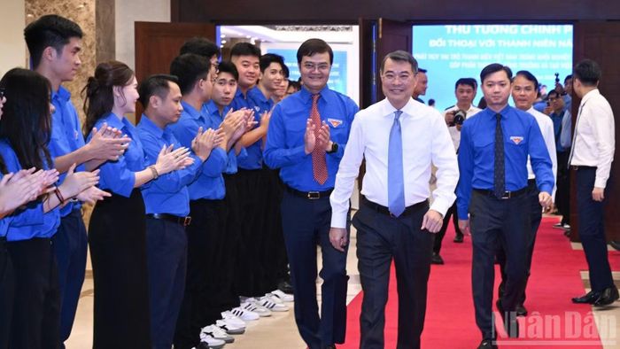  Thủ tướng Lê Minh Hưng tới dự Chương trình đối thoại với thanh niên năm 2026. (Ảnh: TRẦN HẢI) 