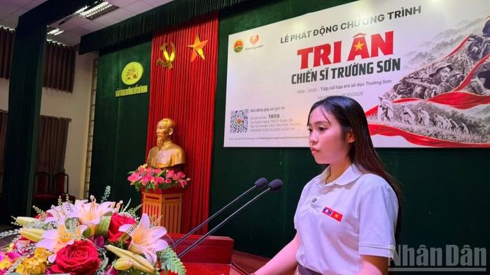Maysaa (Bouavone Phanthabouasy), cô gái người Lào, Đại sứ chương trình “Hành trình tri ân và sứ mệnh hòa bình”, đồng thời là Đại sứ chương trình “Tri ân chiến sĩ Trường Sơn” phát biểu tại chương trình.