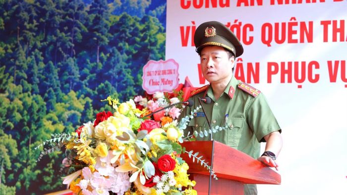 Đồng chí Đại tá Vũ Thanh Tùng, Ủy viên Ban Thường vụ Tỉnh ủy, Bí thư Đảng ủy, Giám đốc Công an tỉnh Lạng Sơn phát biểu tại buổi lễ. (Ảnh: ANH KHOA)