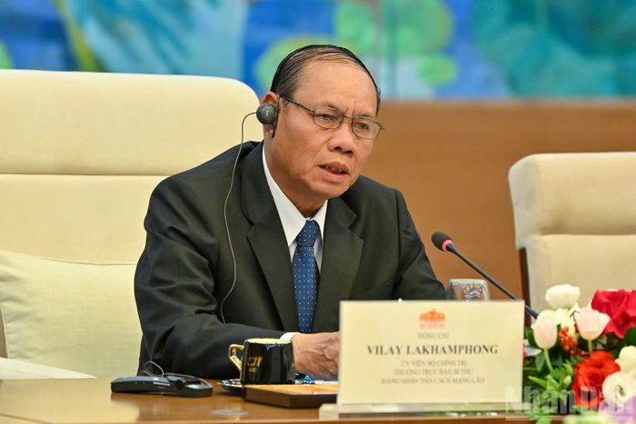  Thường trực Ban Bí thư Trung ương Đảng Nhân dân Cách mạng Lào﻿ Vilay Lakhamphong phát biểu tại cuộc tiếp. 
