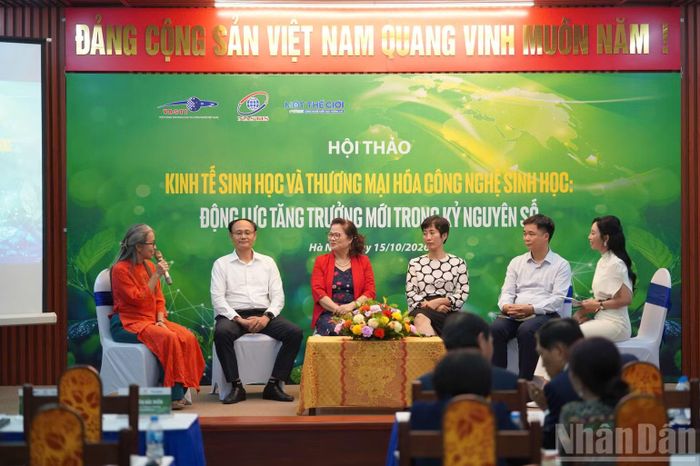 Các diễn giả thảo luận chuyên sâu. (Ảnh: HÀ TUẤN)