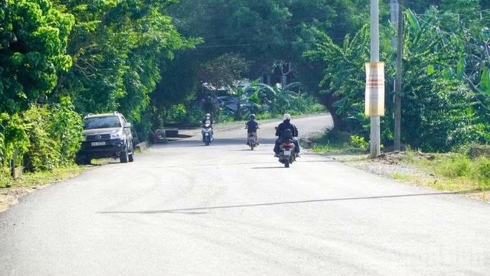 Đến nay, Dự án đường liên kết vùng miền trung có tổng khối lượng thực hiện được 265,202/516,07 tỷ đồng, đạt 51,39% khối lượng hợp đồng. (Ảnh: QUÂN VẠN)