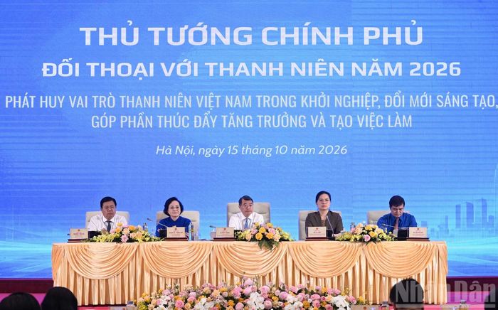 Thủ tướng Lê Minh Hưng và đại diện lãnh đạo các ban, bộ, ngành tham dự Chương trình Đối thoại với thanh niên năm 2026.