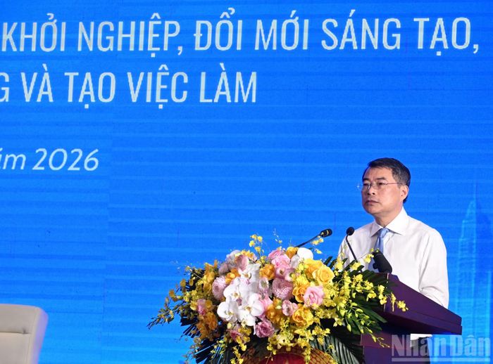Thủ tướng Lê Minh Hưng đối thoại với thanh niên.