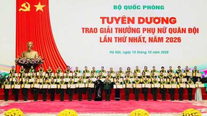 Giải thưởng Phụ nữ Quân đội nhằm ghi nhận, động viên phụ nữ Quân đội có thành tích xuất sắc, tiêu biểu trong các lĩnh vực công tác, có đóng góp nổi bật trong tổ chức xây dựng, phát triển Hội Phụ nữ vững mạnh.(Ảnh: Cộng tác viên)