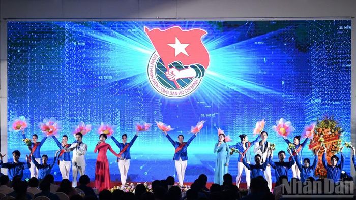  Một tiết mục văn nghệ đặc sắc được biểu diễn tại Chương trình. (Ảnh: TRẦN HẢI) 