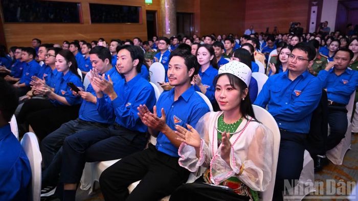  Các đoàn viên thanh niên tham dự Chương trình đối thoại. (Ảnh: TRẦN HẢI) 