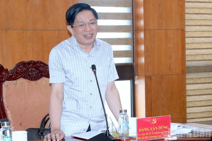 Phó Bí thư Thường trực Tỉnh ủy Cà Mau Đặng Văn Dũng tham gia ý kiến tại buổi làm việc. (Ảnh: HỮU TÙNG)