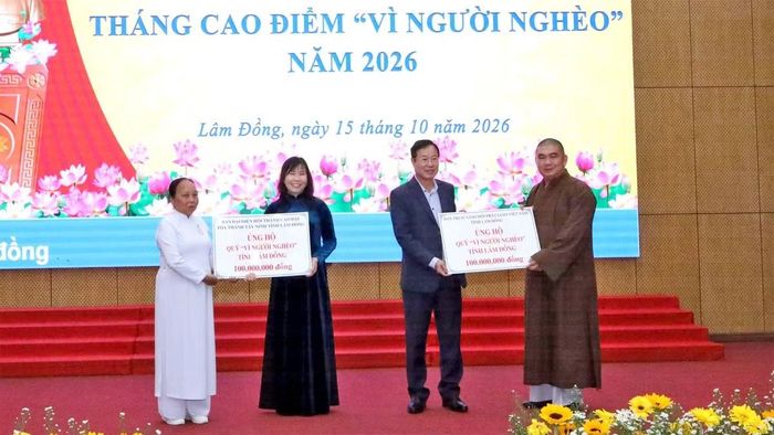 Các cơ quan, đơn vị, tổ chức ủng hộ Quỹ "Vì người nghèo" tỉnh Lâm Đồng. (Ảnh: H.P)