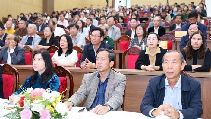 Đại biểu tham dự buổi lễ. (Ảnh: H.P)
