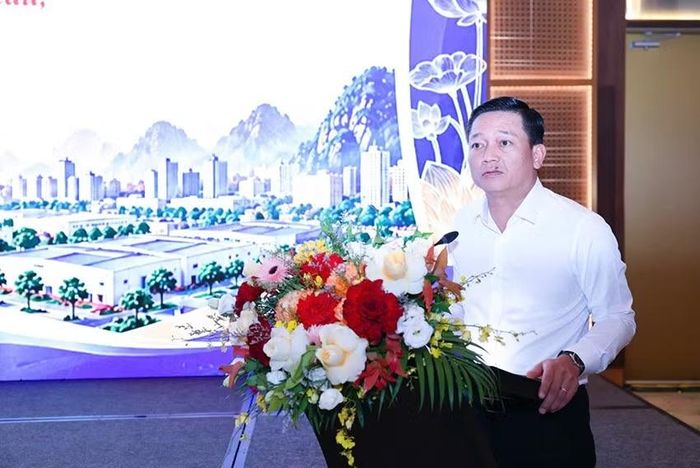 Đồng chí Nguyễn Cao Sơn, Phó Chủ tịch Ủy ban nhân dân tỉnh Ninh Bình phát biểu tại hội thảo. (Ảnh: ĐẠI NGHĨA)