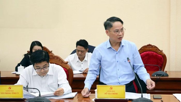 Lãnh đạo Sở Tài chính Lâm Đồng phát biểu ý kiến tại cuộc họp. (Ảnh: CTV)