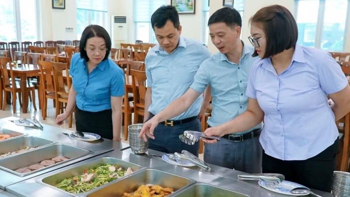 Hơn 95% người lao động hài lòng với chất lượng phục vụ ăn ca. (Ảnh: Công đoàn TKV)