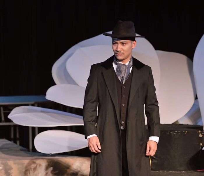 Nguyễn Khắc Hòa trong vai Giorgio Germont trong vở opera "La Traviata" của Nhà hát Nhạc Vũ kịch Việt Nam. (Ảnh: HAA)