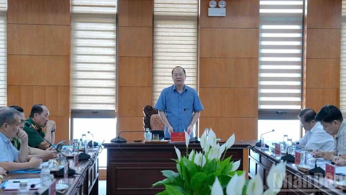 Đồng chí Nguyễn Hồ Hải, Ủy viên Trung ương Đảng, Bí thư Tỉnh ủy Cà Mau chủ trì cuộc họp Tổ giám sát số 1 vào chiều 15/10. (Ảnh: HỮU TÙNG)