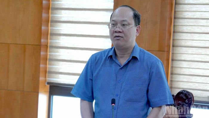 Bí thư Tỉnh ủy Cà Mau Nguyễn Hồ Hải kết luận cuộc họp, yêu cầu các đơn vị quyết tâm đẩy nhanh tiến độ các công trình, dự án trọng điểm. (Ảnh: HỮU TÙNG)