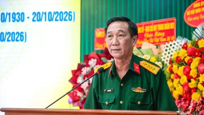 Đại tá Cao Minh Tâm, Phó Chính ủy Bộ Chỉ huy quân sự tỉnh An Giang phát biểu tại buổi họp mặt. (Ảnh: PHƯƠNG VŨ)