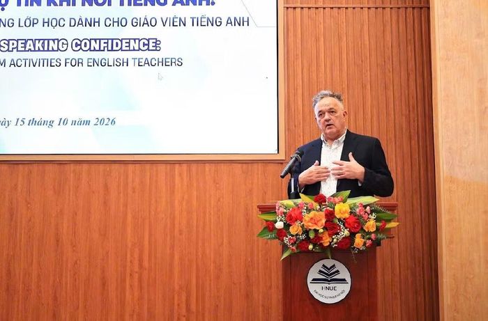 Ông Ben Stubbs, Giám đốc điều hành kiêm Giám đốc học thuật của Đại học Deakin (Australia) phát biểu. (Ảnh: TQ)