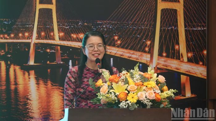Bà Nguyễn Thị Ánh Hoa, Chủ tịch Hội đồng Thành viên Tổng công ty Du lịch Sài Gòn phát biểu tại buổi lễ ký kết hợp tác. (Ảnh: LINH BẢO)